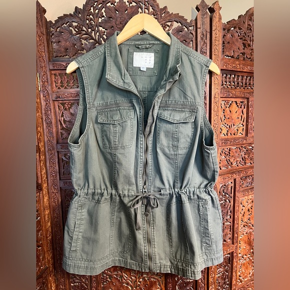 a new day Jackets & Blazers - A New Day green vest with pockets and sinched waist